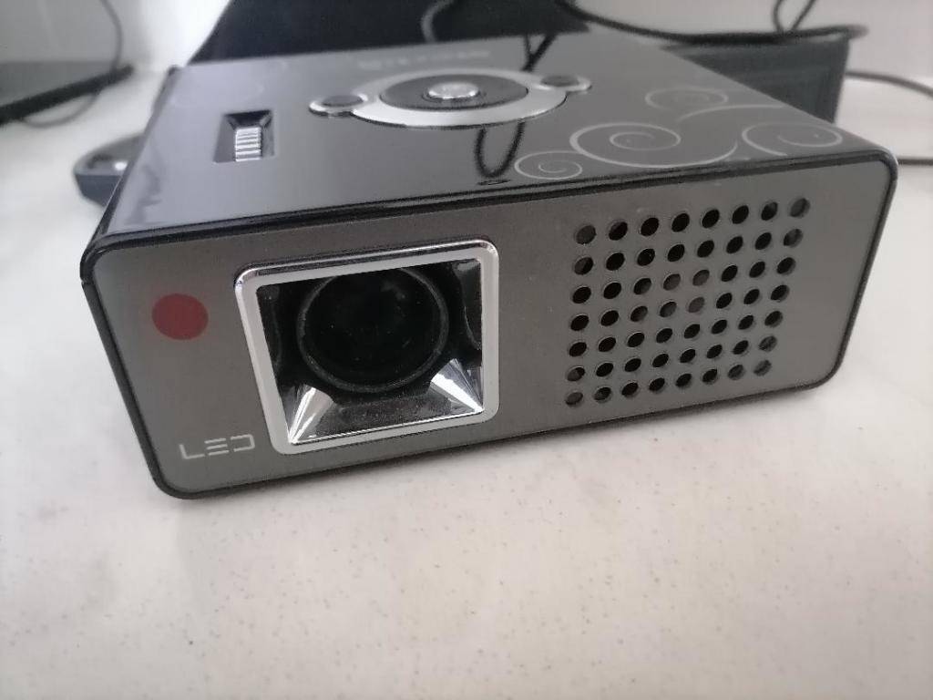 Projectors **BOXING DAY DEAL*R30 FREIGHT*MERLIN PRO P MINI LED